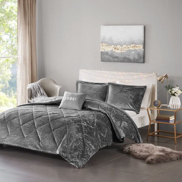 Intelligent Design Felicia Velvet Comforter Set in Grey, Full / Queen ID10-1792