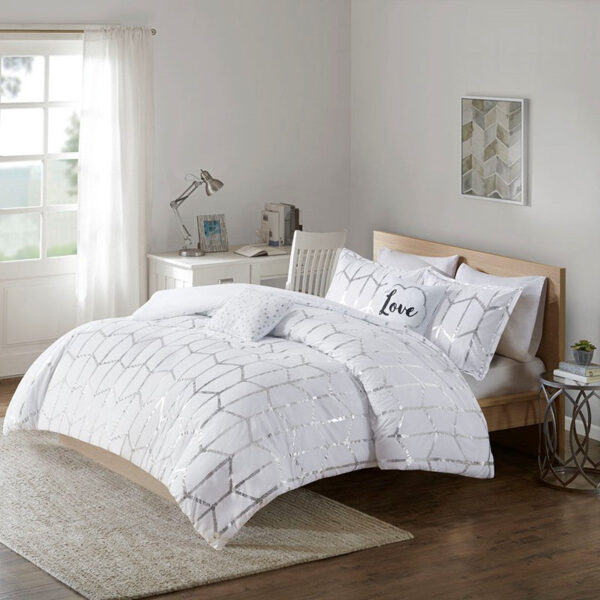 Intelligent Design Raina Metallic Printed Comforter Set in White / Silver, King / Cal King ID10-1819 - Image 6