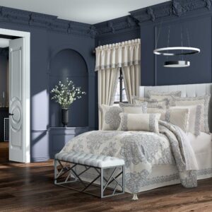 J Queen New York Comforter Set